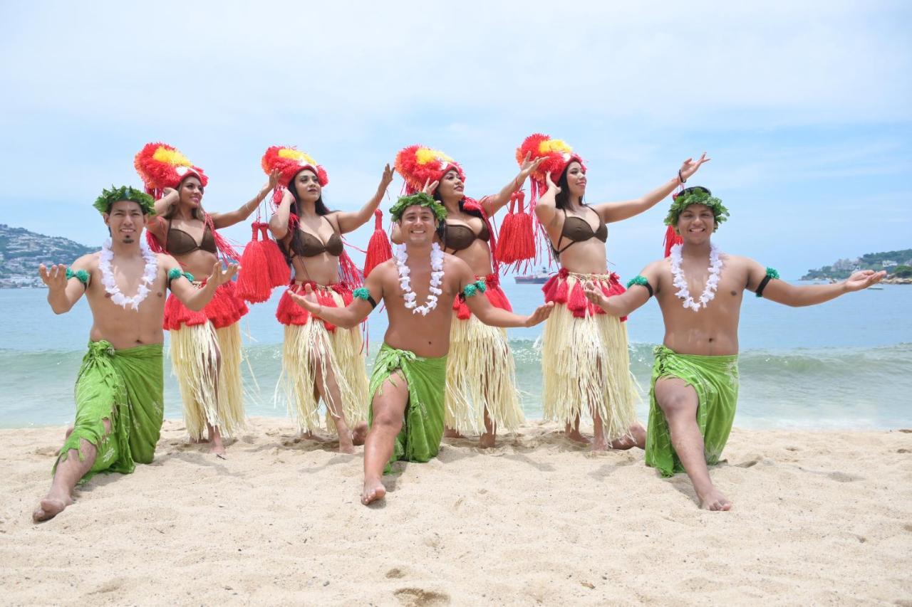 Ritz Acapulco All Inclusive Eksteriør bilde Luau dancers in Hawaii