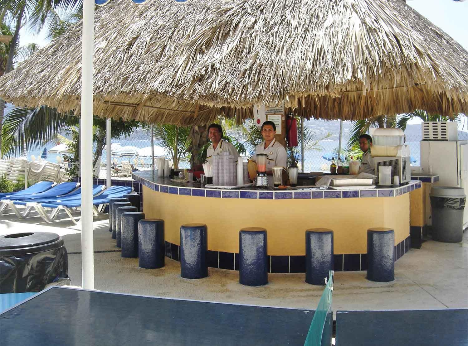 Ritz Acapulco All Inclusive Eksteriør bilde A poolside bar in a resort