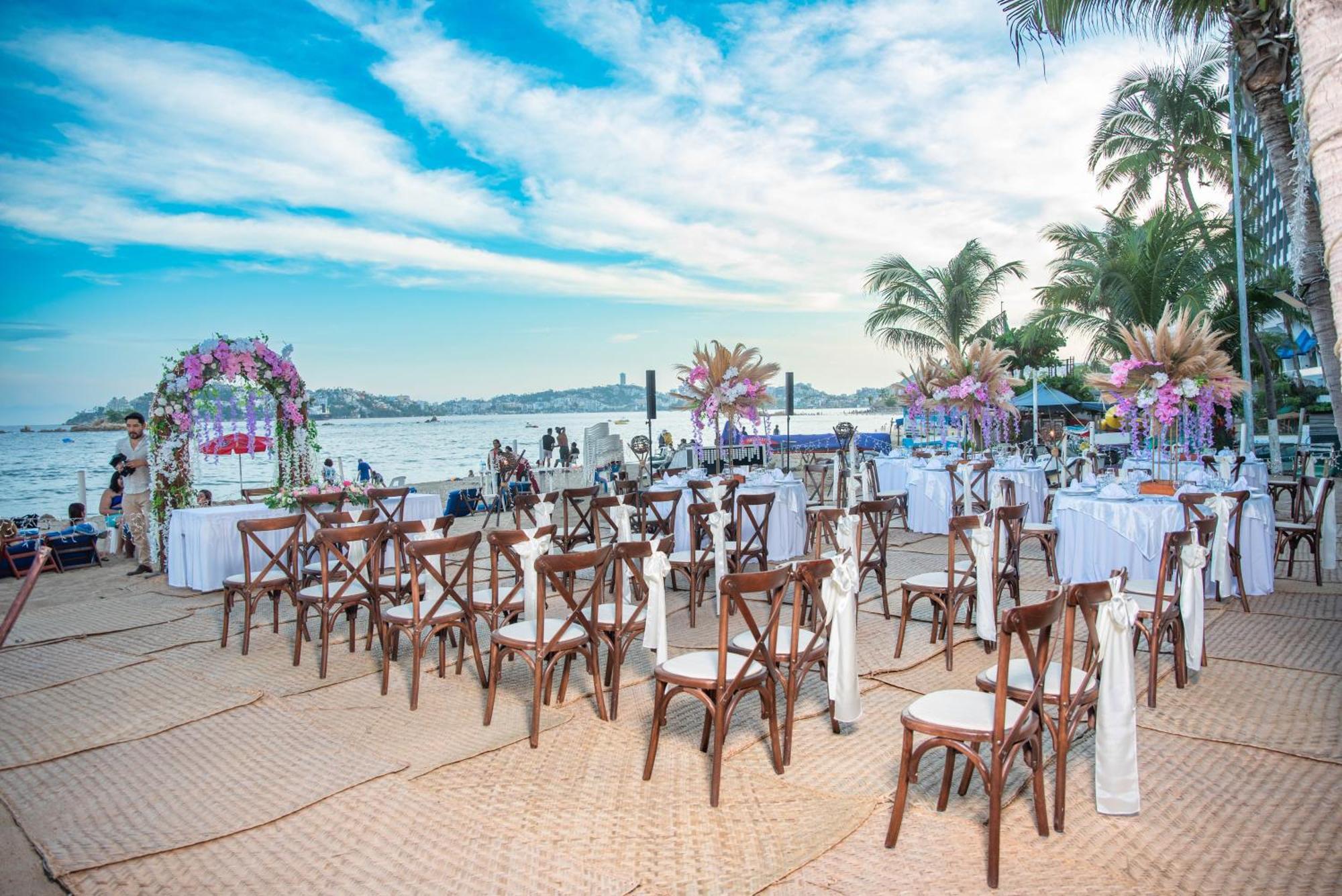 Ritz Acapulco All Inclusive Eksteriør bilde A wedding reception at the beach
