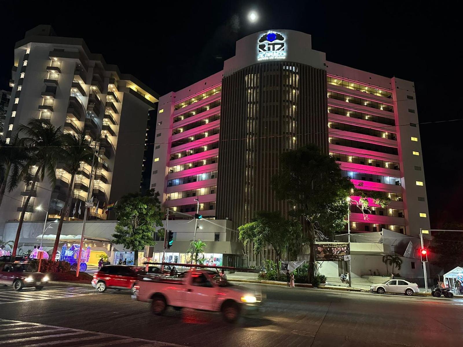 Ritz Acapulco All Inclusive Eksteriør bilde The hotel at night