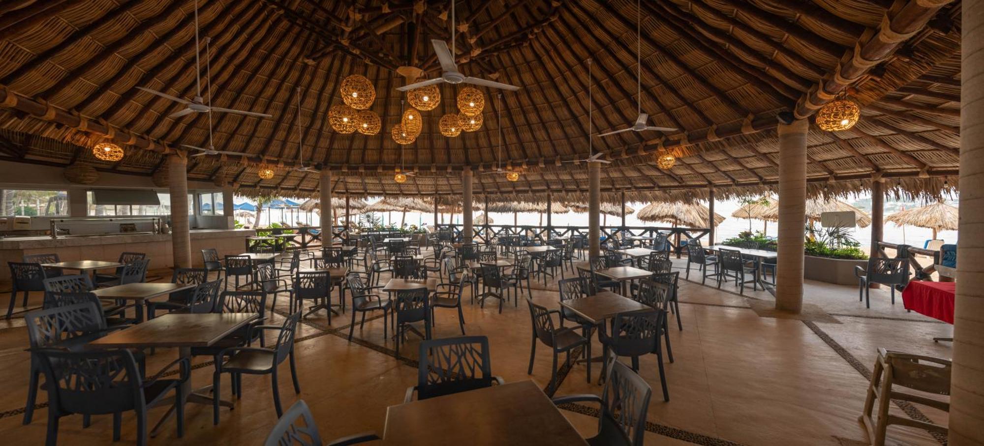 Ritz Acapulco All Inclusive Eksteriør bilde The interior of the buffet at the Grand Palladium Hotel