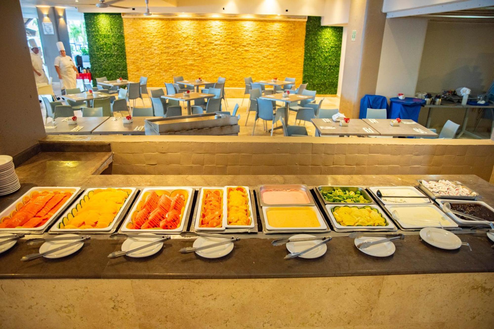 Ritz Acapulco All Inclusive Eksteriør bilde A buffet at a hotel