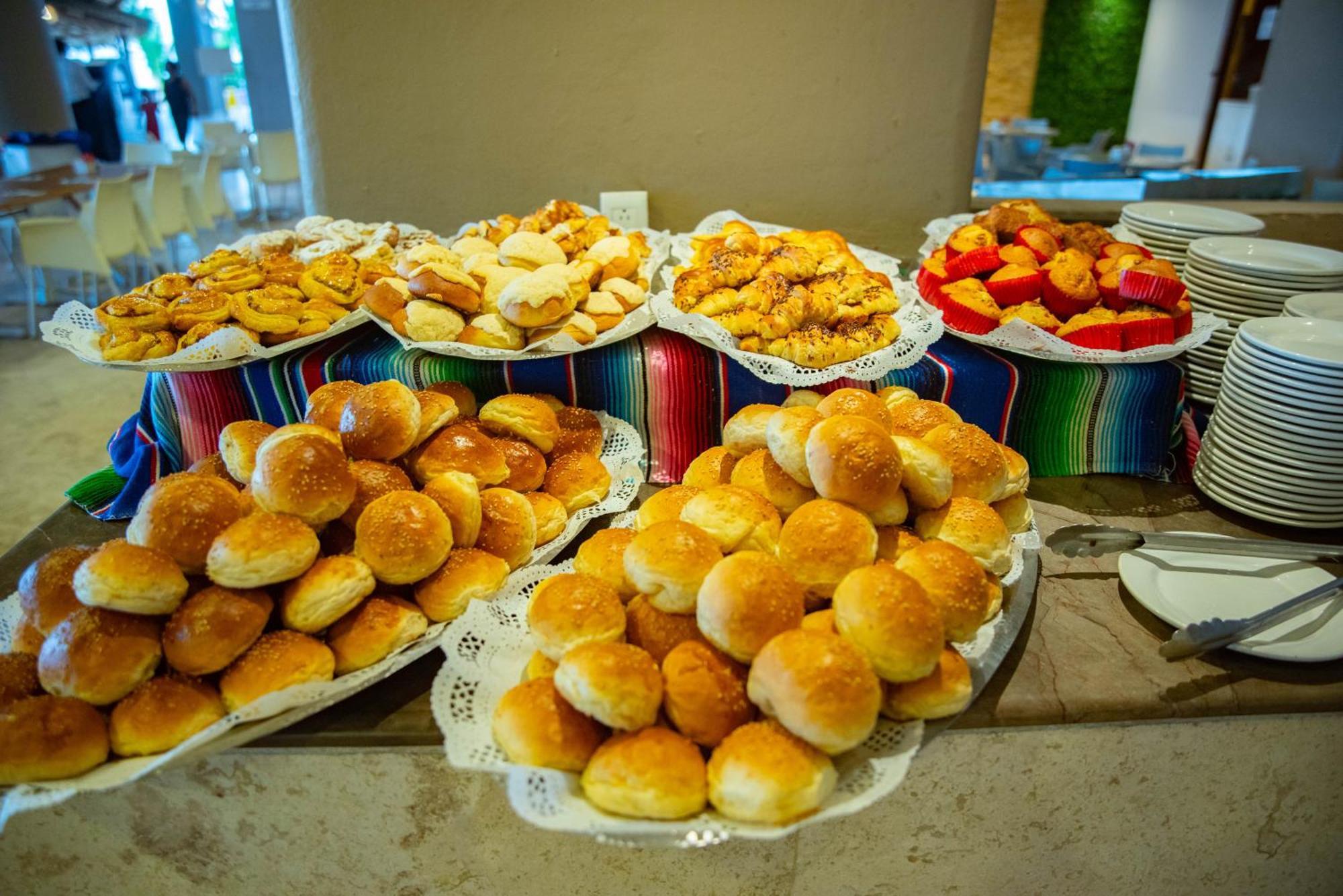 Ritz Acapulco All Inclusive Eksteriør bilde Buns and pastries