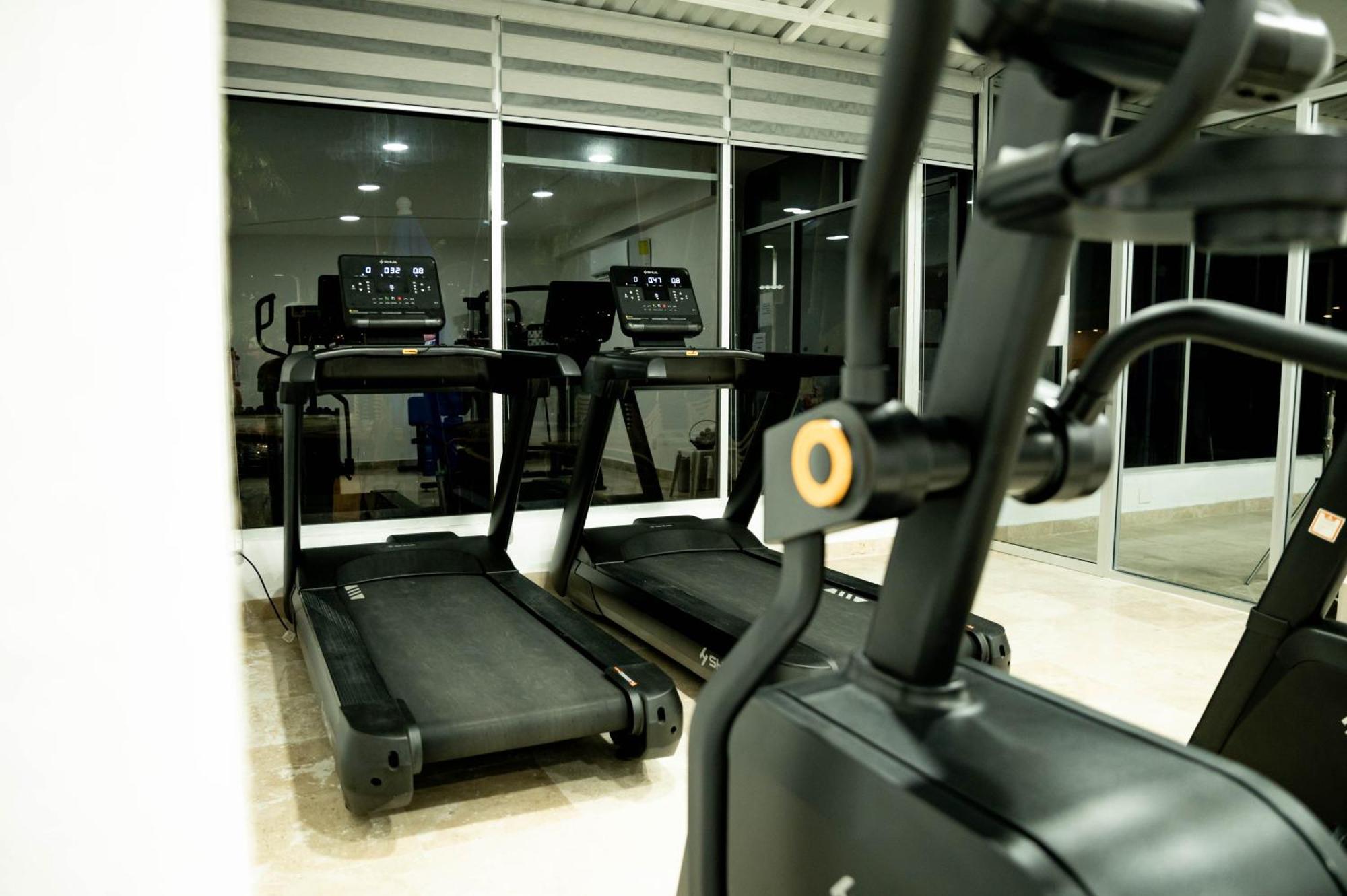 Ritz Acapulco All Inclusive Eksteriør bilde A treadmill