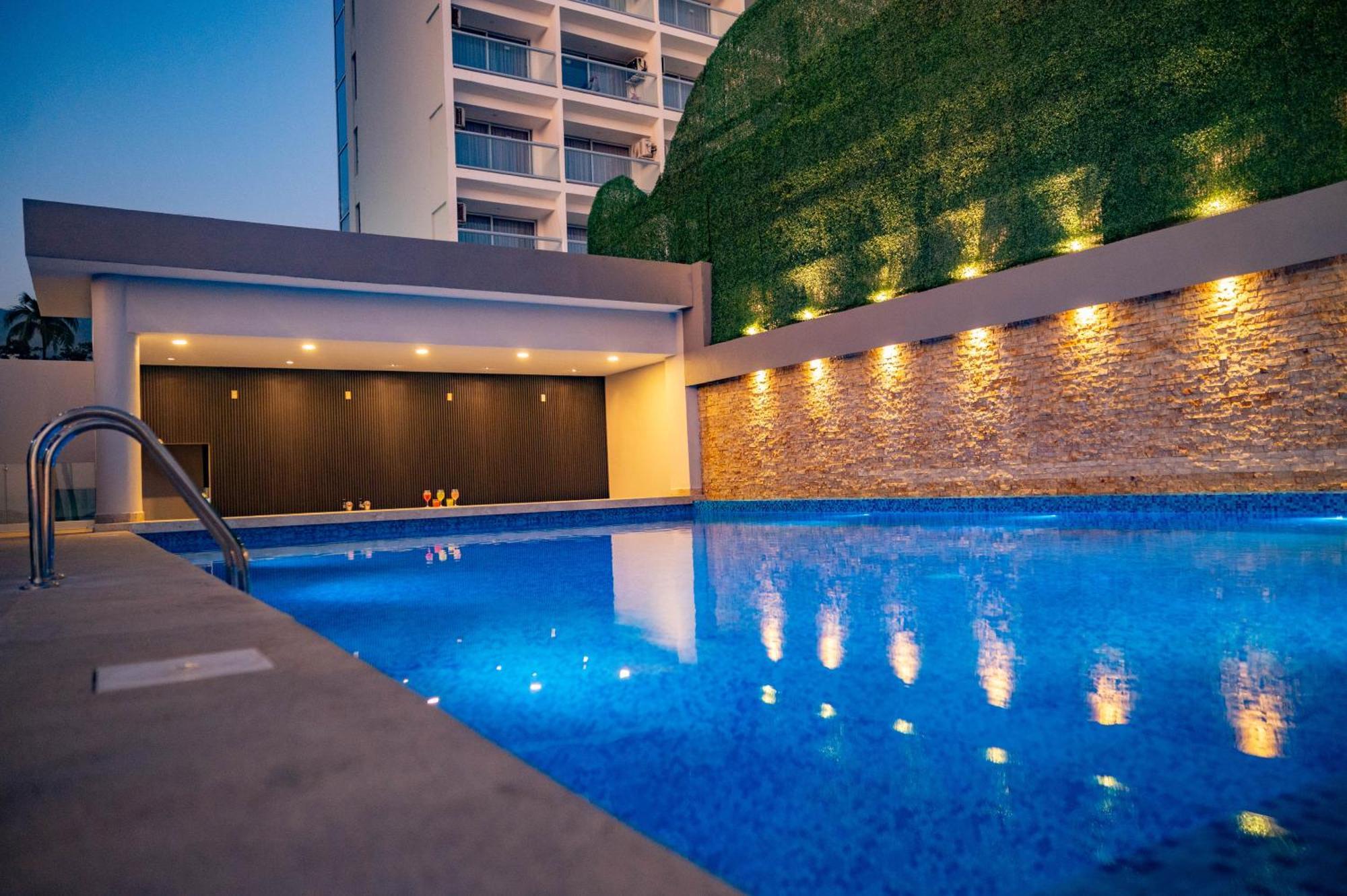 Ritz Acapulco All Inclusive Eksteriør bilde The swimming pool at the hotel
