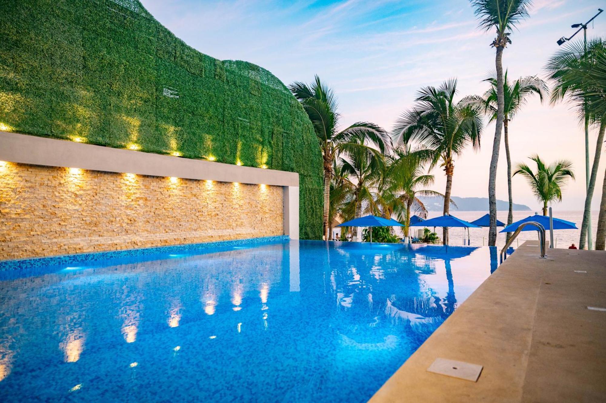 Ritz Acapulco All Inclusive Eksteriør bilde The swimming pool at the resort