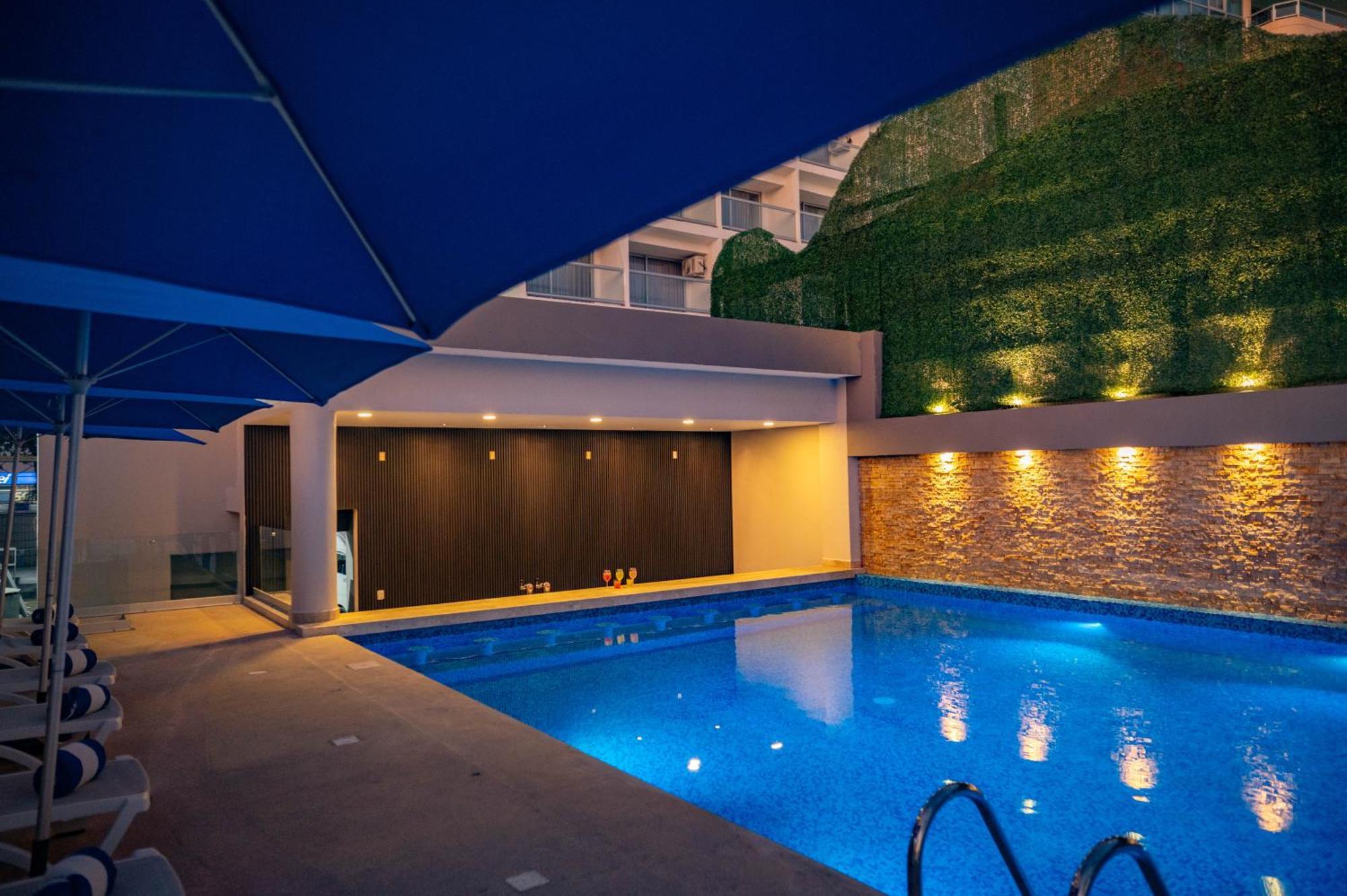 Ritz Acapulco All Inclusive Eksteriør bilde The swimming pool at the hotel