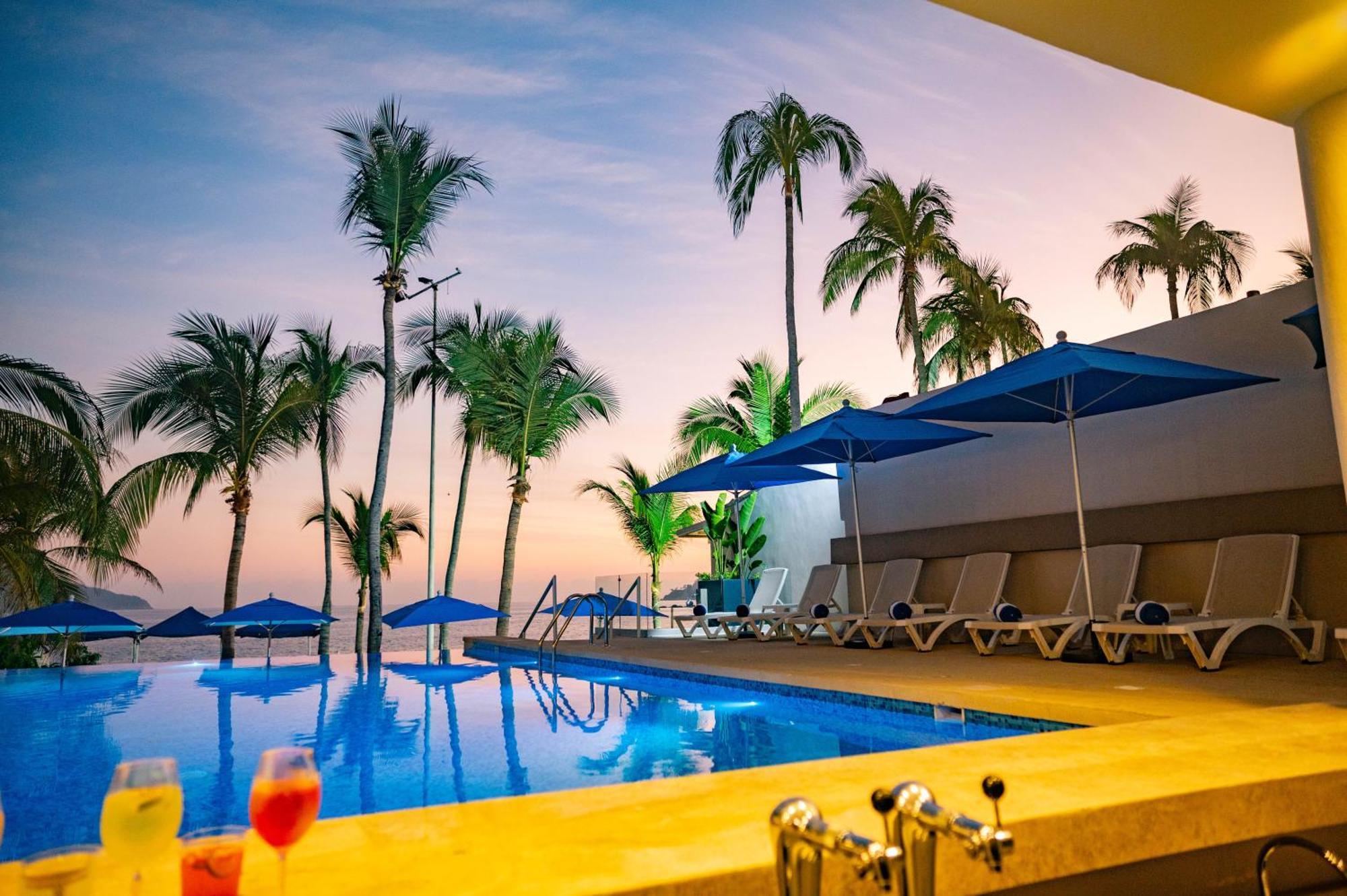 Ritz Acapulco All Inclusive Eksteriør bilde The swimming pool at the hotel